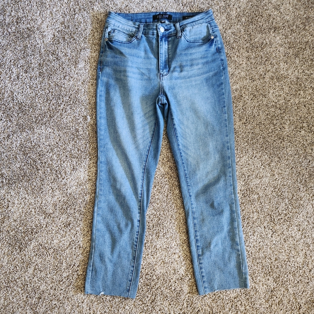 Judy Blue Relaxed Fit Cropped Jeans